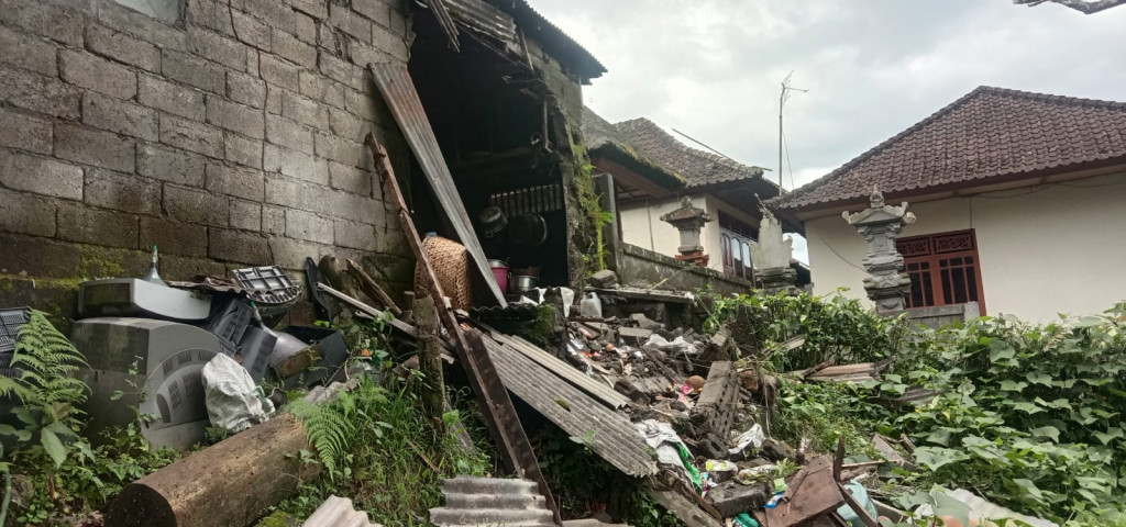 Senderan Jebol di Jalan Raya Sidan, Desa Belok Sidan, Kecamatan Petang Tanggal 02 Pebruari 2023